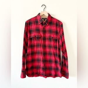 Banana Republic Organic Cotton Flannel Button Down in Red & Black Plaid - Size M